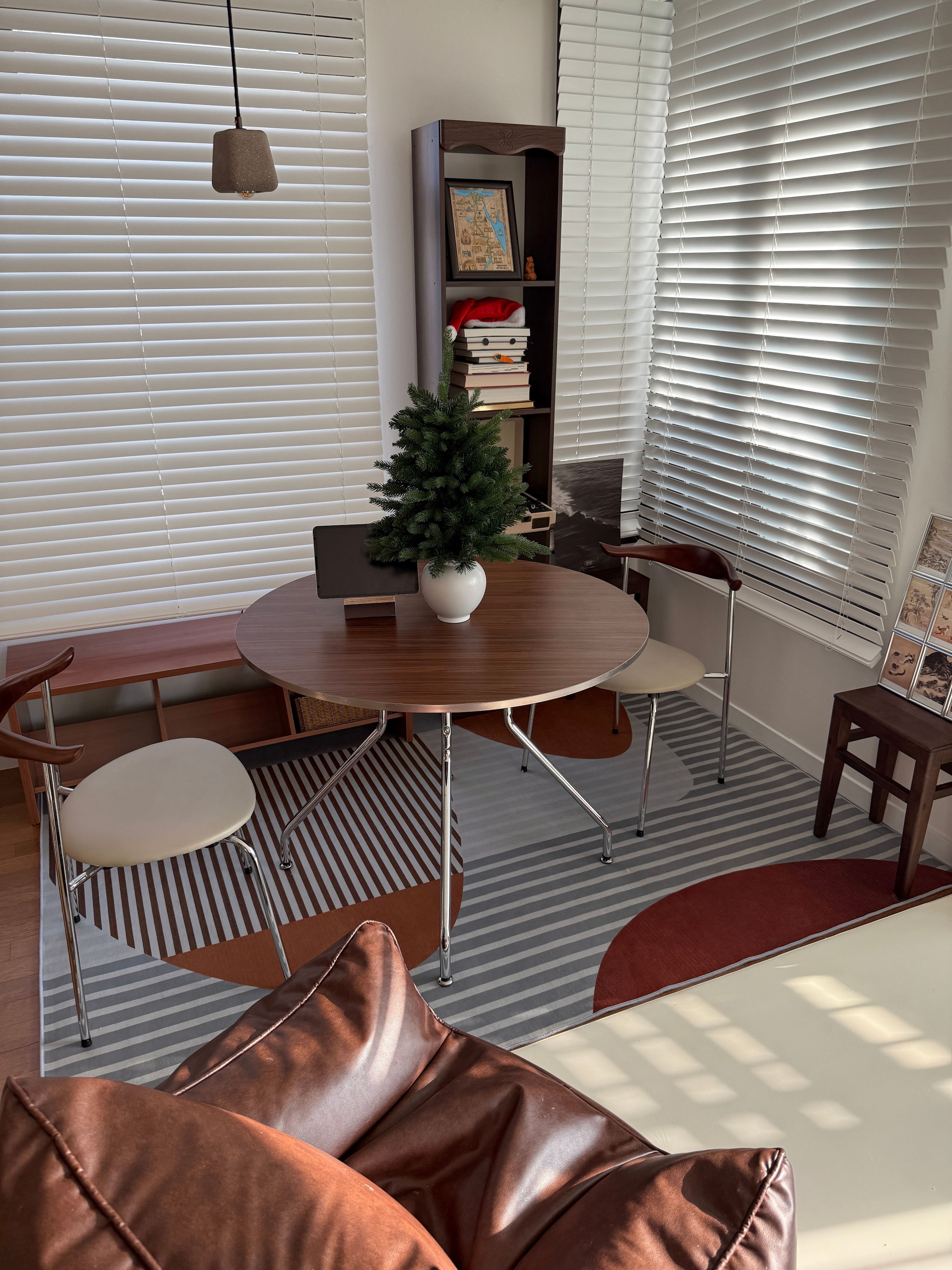 Round Steel Leg Dining Table user photo