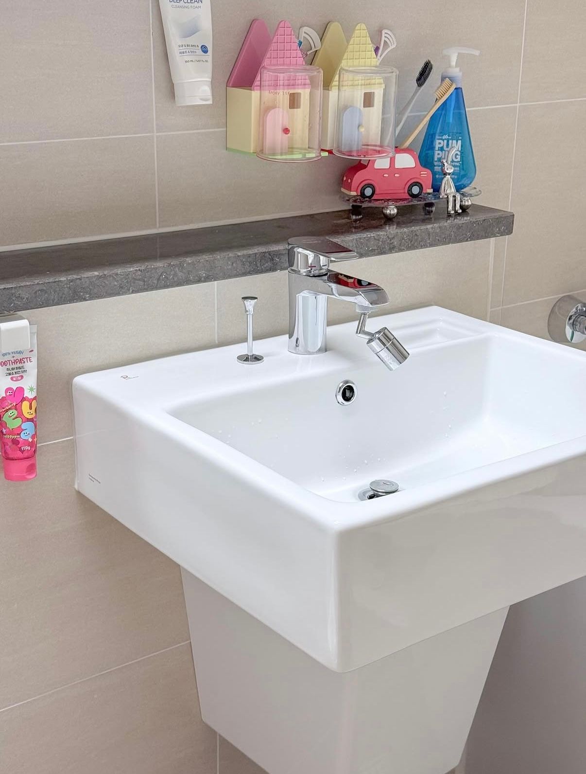 Flip House Toothbrush Holder Set user photo