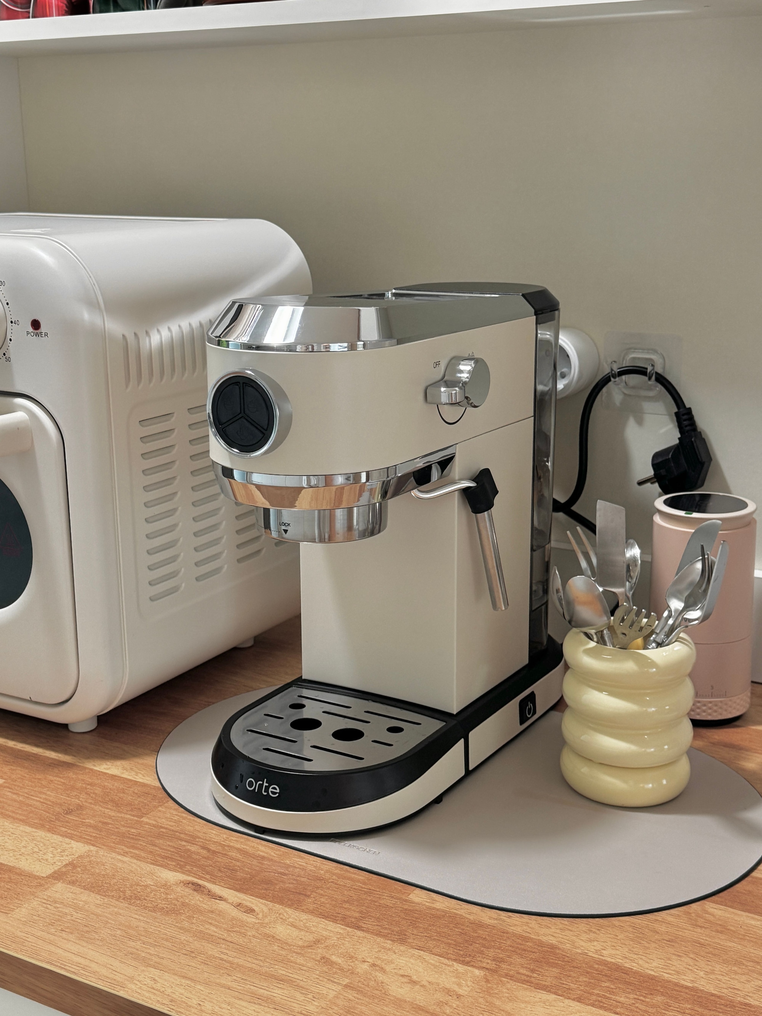 Cloud Ceramic Self-Draining Utensil Holder user photo