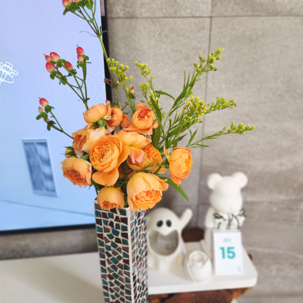 2027 Mini Desk Calendar with Wood Stand user photo