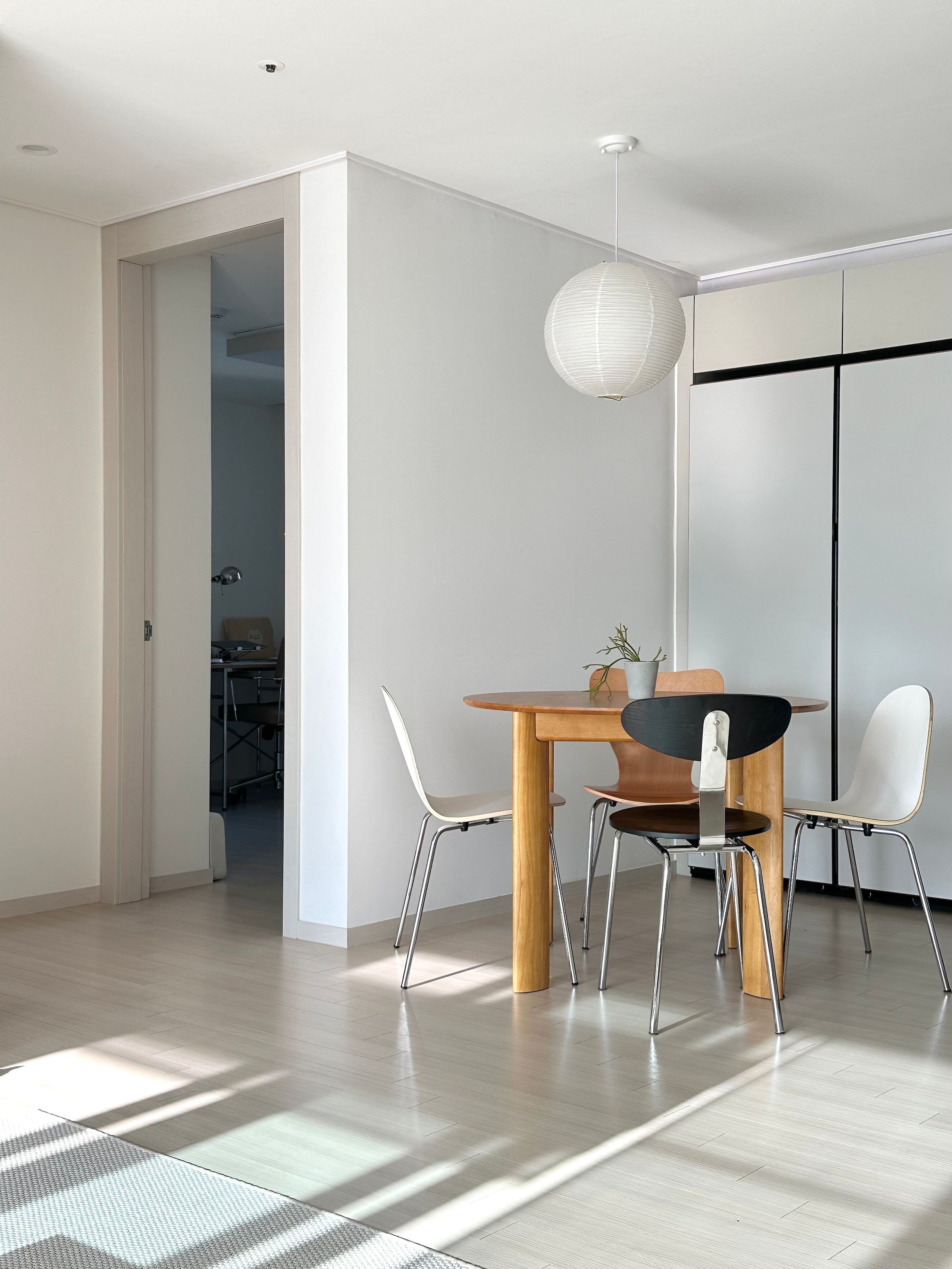 Point Chrome Mid-Century Dining Table user photo