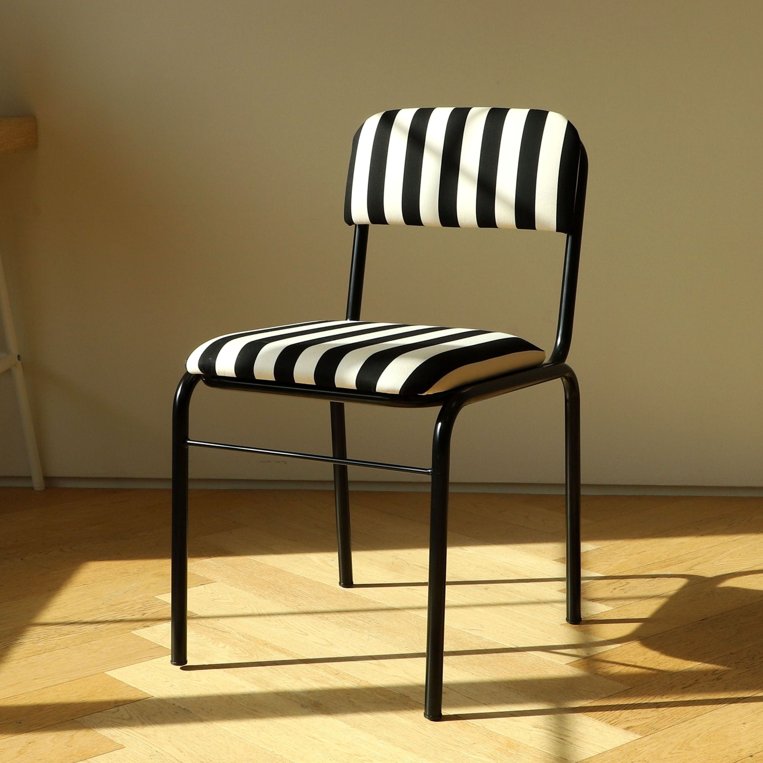 ブラックストライプデザインチェア 椅子 F1758 ブラック ストライプ チェア［4色］| Ohouse(オーハウス)家具