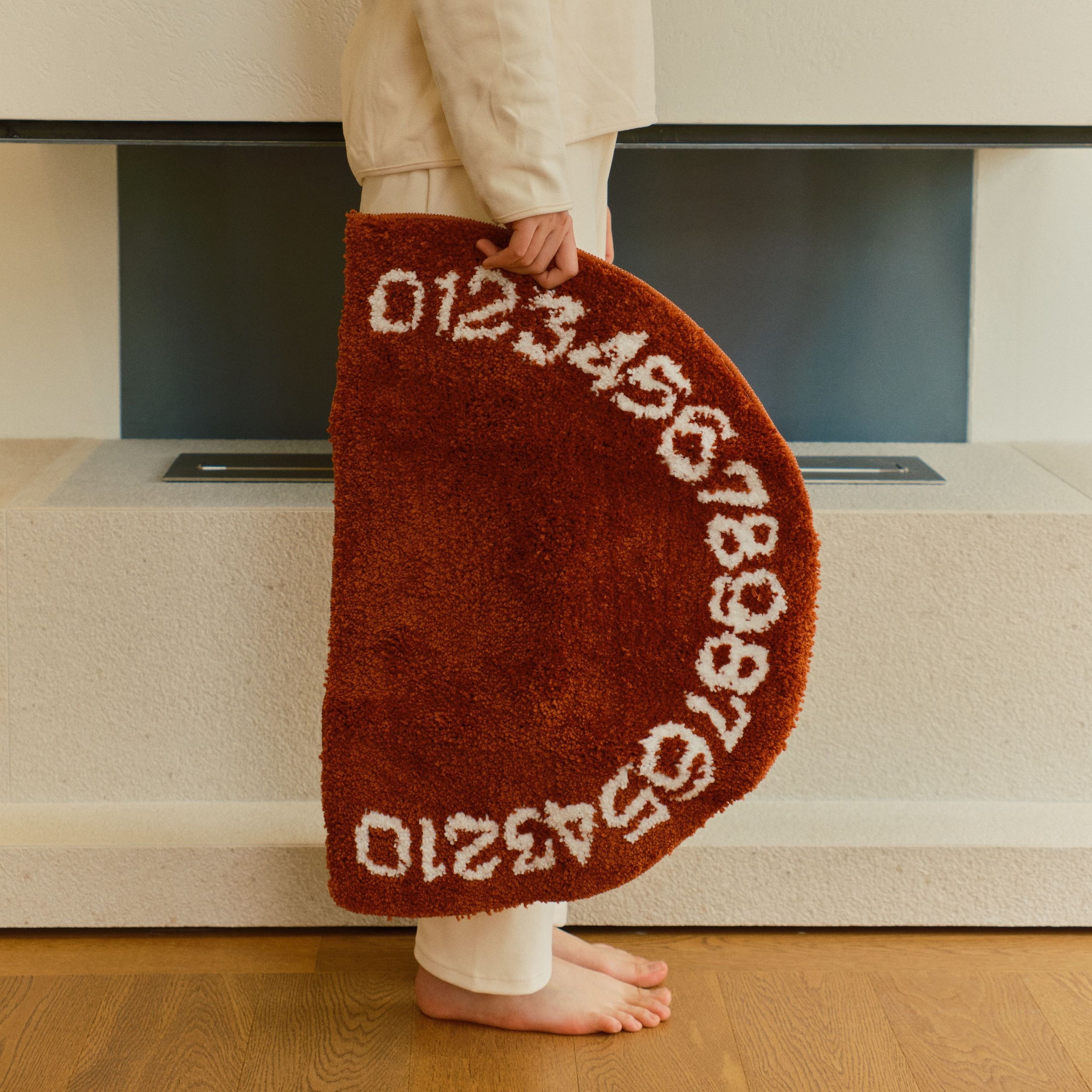 CREATIVEDRUGSTORE ラグ LOWVIBE Tufted 半円 ラグ BRICK RED ブラウン 合成繊維 サイズ（横