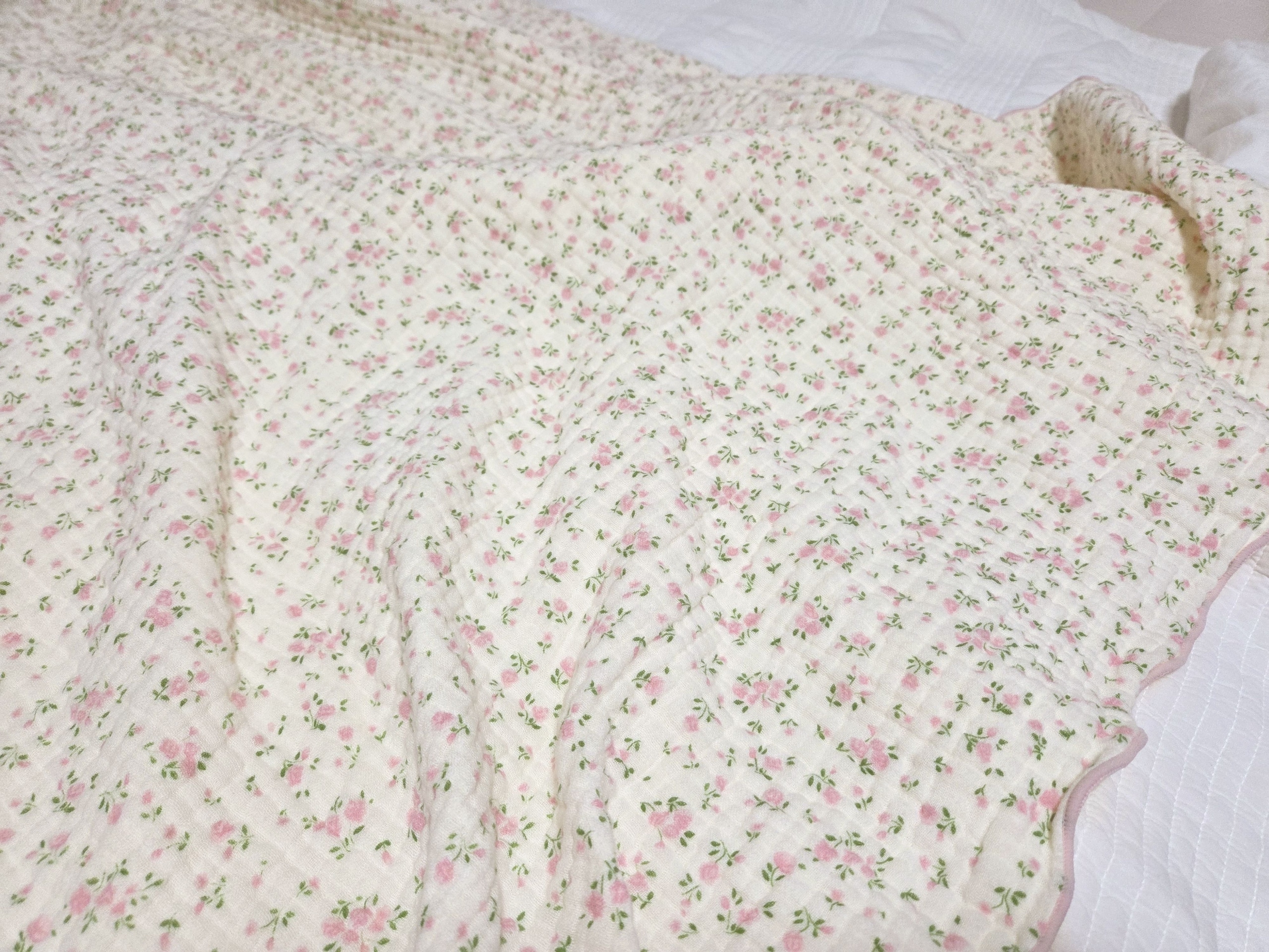 Small Floral Check 4-Layer Gauze Blanket user photo