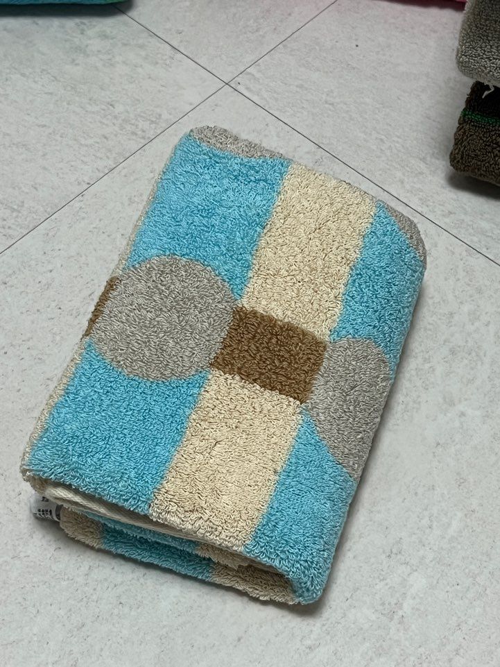Dot Check Hand Towel user photo