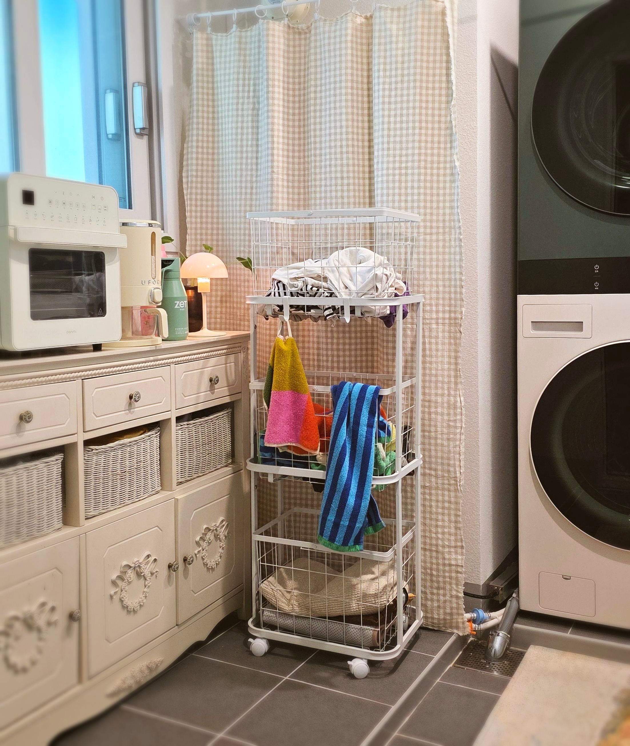 Dove 4-Frame 3-Tier Rolling Laundry Basket Trolley user photo