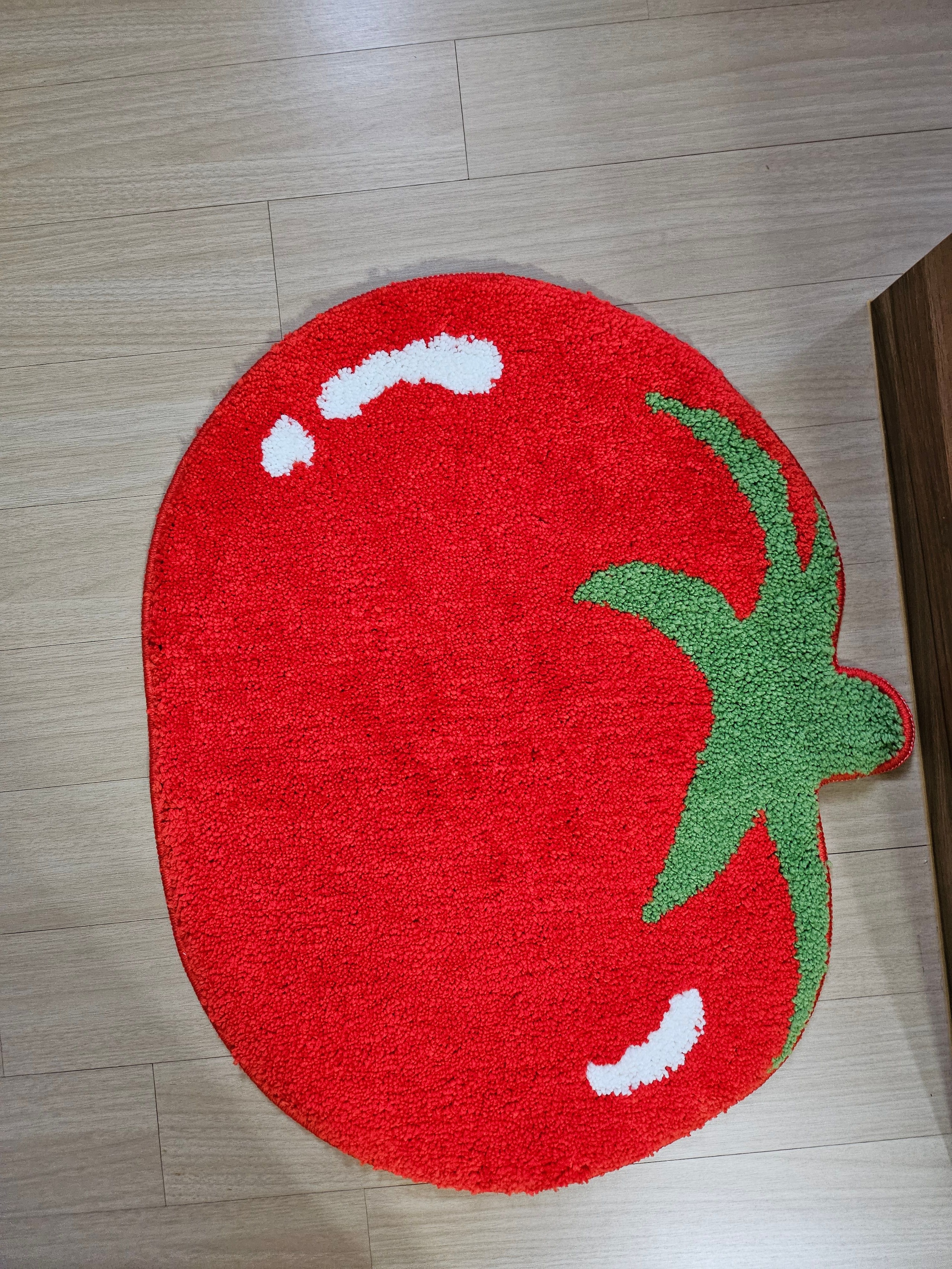 Tomato Tufted Accent Rug user photo
