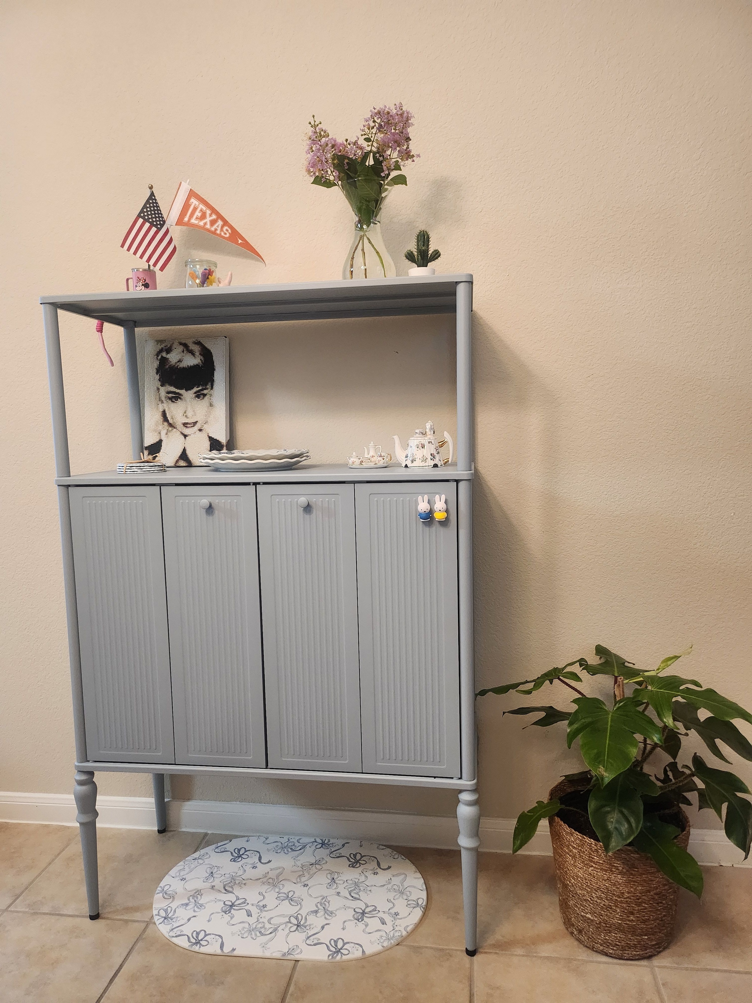 IKEA SÅGMÄSTARE Cabinet | Bi-fold Doors Traditional Style Cabinets